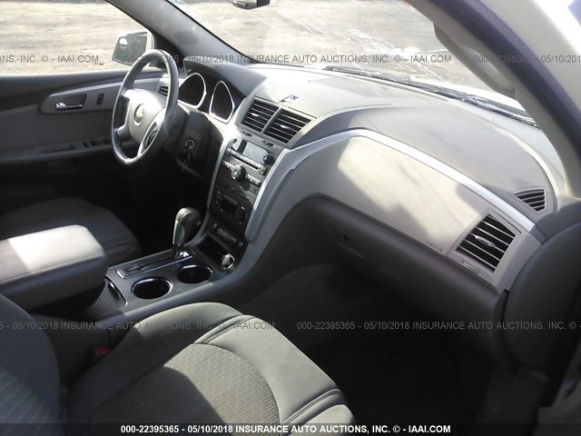 1GNKVJED0CJ229263 - 2012 CHEVROLET TRAVERSE LT WHITE photo 5