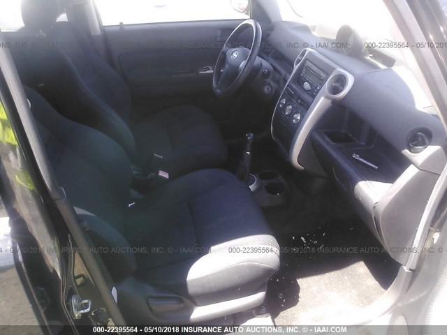JTLKT334X40158372 - 2004 TOYOTA SCION XB BLACK photo 5