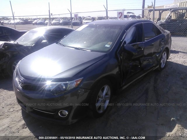 4T1BF1FK9CU176236 - 2012 TOYOTA CAMRY SE/LE/XLE 灰色 照片 2