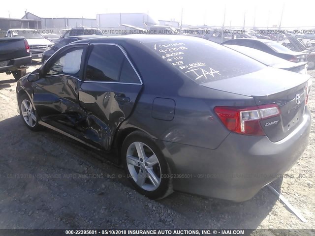4T1BF1FK9CU176236 - 2012 TOYOTA CAMRY SE/LE/XLE 灰色 照片 3