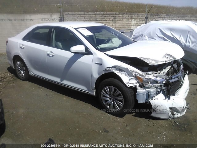 4T1BD1FK4DU096690 - 2013 TOYOTA CAMRY HYBRID/LE/XLE 白色 照片 1