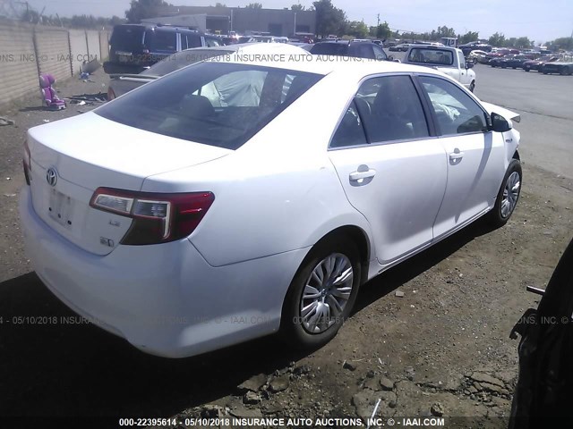 4T1BD1FK4DU096690 - 2013 TOYOTA CAMRY HYBRID/LE/XLE WHITE photo 4