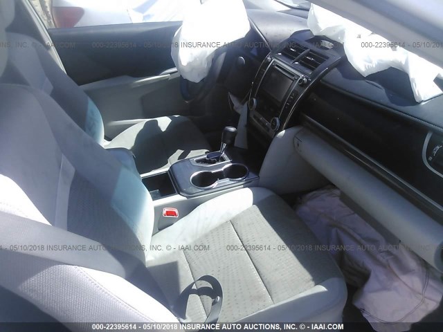 4T1BD1FK4DU096690 - 2013 TOYOTA CAMRY HYBRID/LE/XLE 白色 照片 5