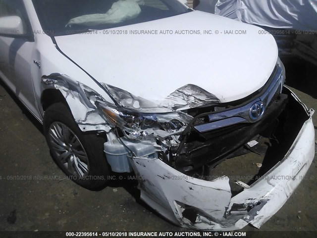 4T1BD1FK4DU096690 - 2013 TOYOTA CAMRY HYBRID/LE/XLE WHITE photo 6