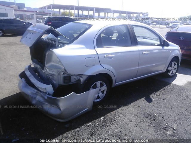 KL1TD56618B252762 - 2008 CHEVROLET AVEO LS SILVER photo 4