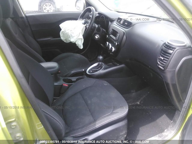 KNDJN2A20E7723458 - 2014 KIA SOUL GREEN photo 5