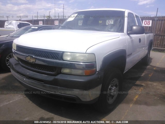 1GCHC29U41E191289 - 2001 CHEVROLET SILVERADO C2500 HEAVY DUTY WHITE photo 2