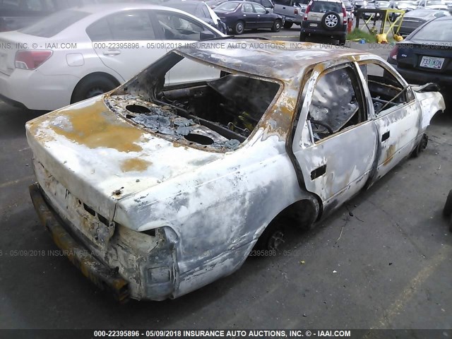 JT2BG22K7V0007283 - 1997 TOYOTA CAMRY LE/XLE შავი ფოტო 4