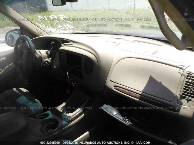 5LMPU28L8WLJ25910 - 1998 LINCOLN NAVIGATOR BLACK photo 5