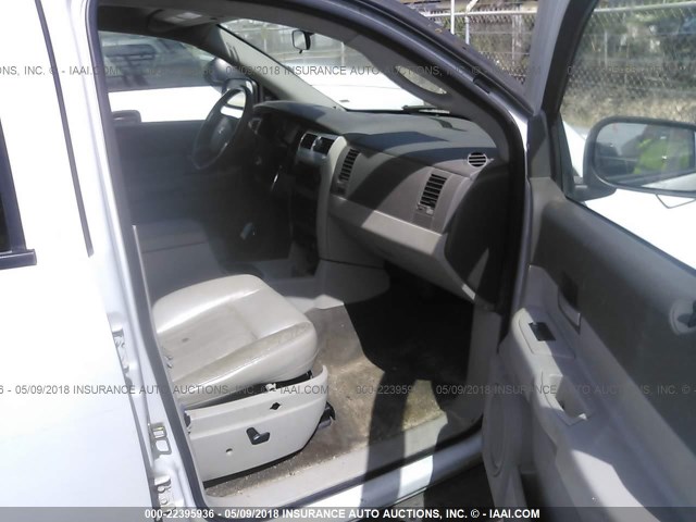 1D4HD58D25F508392 - 2005 DODGE DURANGO LIMITED WHITE photo 5