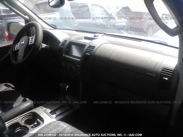 5N1AR18W55C738483 - 2005 NISSAN PATHFINDER LE/SE/XE GRAY photo 5