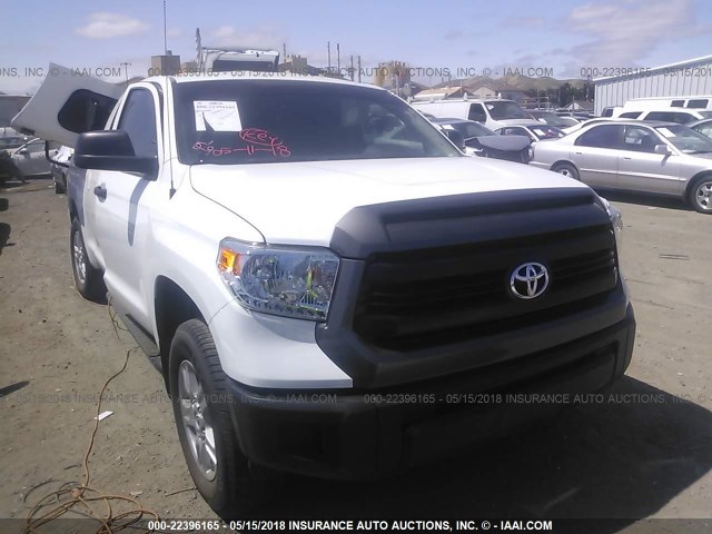 5TFRM5F1XGX103887 - 2016 TOYOTA TUNDRA DOUBLE CAB SR/SR5 WHITE photo 1