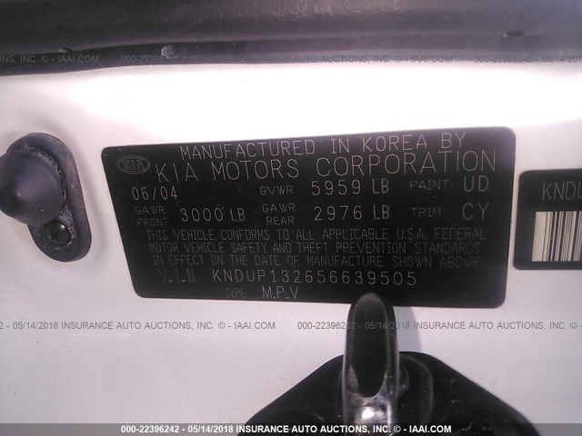 KNDUP132656639505 - 2005 KIA SEDONA EX/LX WHITE photo 9