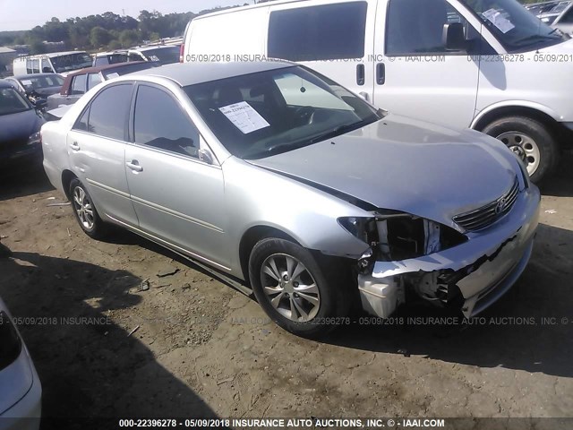 4T1BF32K25U609691 - 2005 TOYOTA CAMRY LE/XLE/SE SILVER photo 1