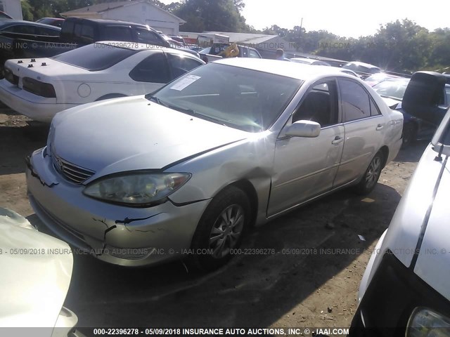 4T1BF32K25U609691 - 2005 TOYOTA CAMRY LE/XLE/SE SILVER photo 2