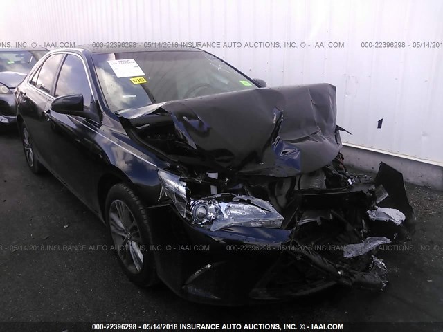 4T1BF1FK5HU685120 - 2017 TOYOTA CAMRY LE/XLE/SE/XSE 黑色 照片 1