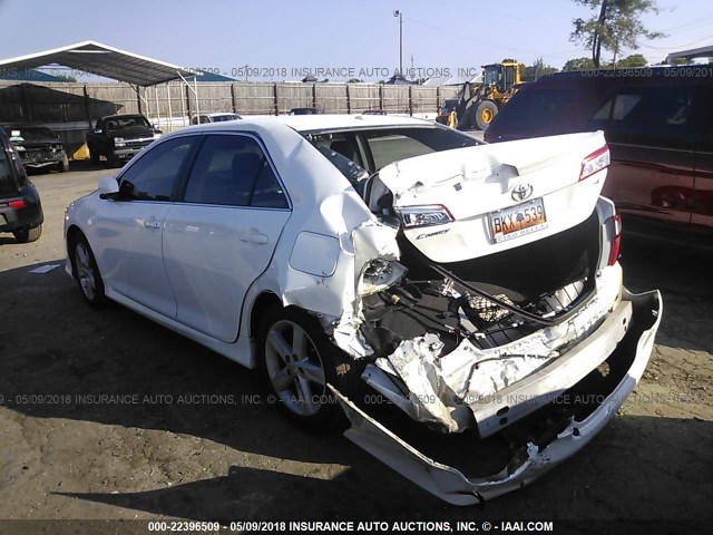 4T1BF1FKXCU151569 - 2012 TOYOTA CAMRY SE/LE/XLE WHITE photo 3