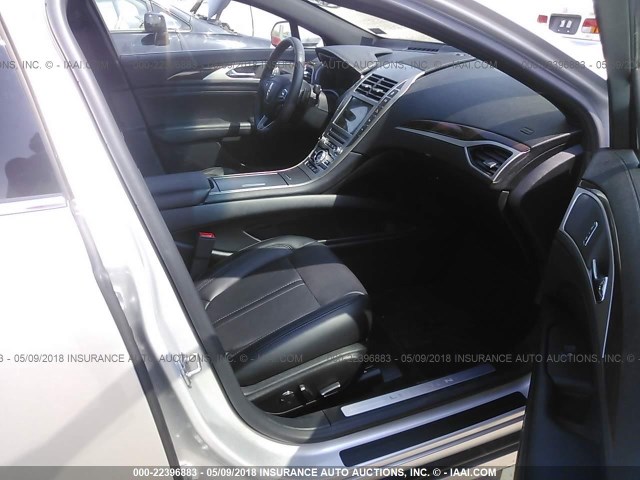 3LN6L5E93HR609421 - 2017 LINCOLN MKZ RESERVE ვერცხლისფერი ფოტო 5