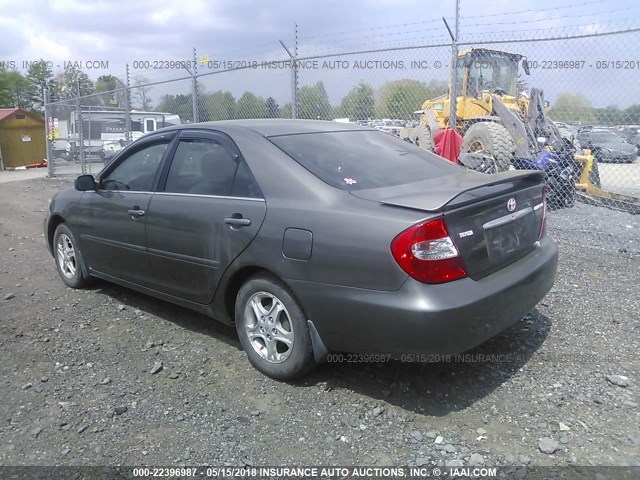 4T1BE32K12U537980 - 2002 TOYOTA CAMRY LE/XLE/SE ოქროსფერი ფოტო 3