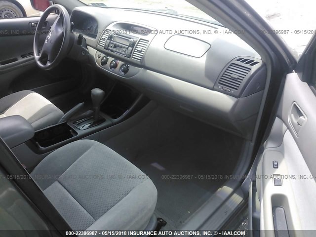4T1BE32K12U537980 - 2002 TOYOTA CAMRY LE/XLE/SE ოქროსფერი ფოტო 5