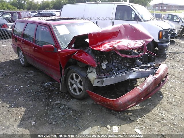 YV1LW5679W2420795 - 1998 VOLVO V70 GLT RED photo 1