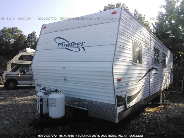 1EB1B312176014446 - 2007 FLEETWOOD PIONEER  WHITE photo 2