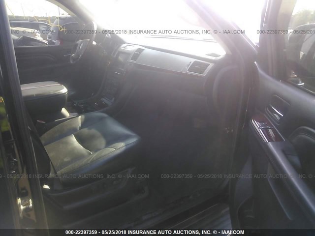 1GYS4BEF9BR166869 - 2011 CADILLAC ESCALADE LUXURY შავი ფოტო 5
