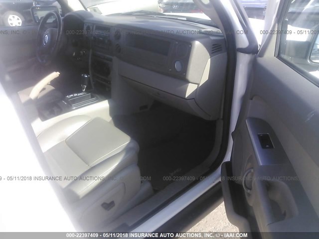 1J8HG48K36C337323 - 2006 JEEP COMMANDER WHITE photo 5
