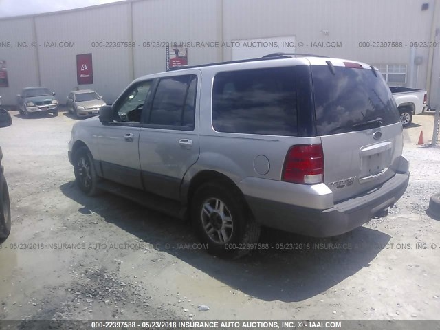 1FMEU15W44LB15925 - 2004 FORD EXPEDITION XLT SILVER photo 3