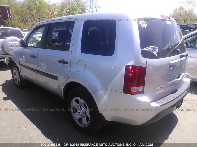 5FNYF4H29FB023334 - 2015 HONDA PILOT LX SILVER photo 3