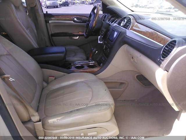 5GALRBED6AJ189907 - 2010 BUICK ENCLAVE CXL Champagne photo 5
