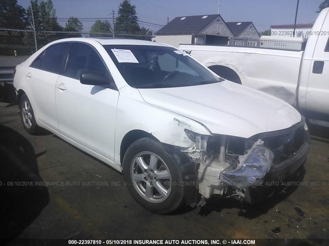 4T4BE46K58R012015 - 2008 TOYOTA CAMRY CE/LE/XLE/SE WHITE photo 1