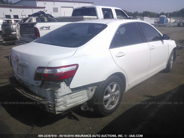 4T4BE46K58R012015 - 2008 TOYOTA CAMRY CE/LE/XLE/SE WHITE photo 4