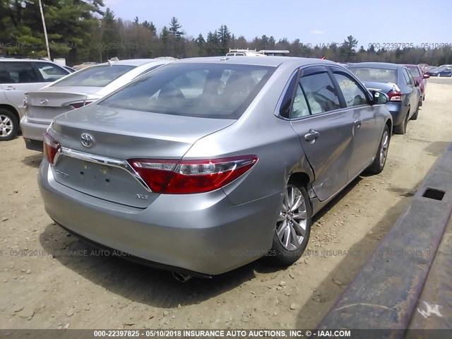 4T1BF1FK6HU777336 - 2017 TOYOTA CAMRY LE/XLE/SE/XSE SILVER photo 4
