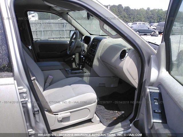 1FMEU63E97UB32712 - 2007 FORD EXPLORER XLT SILVER photo 5