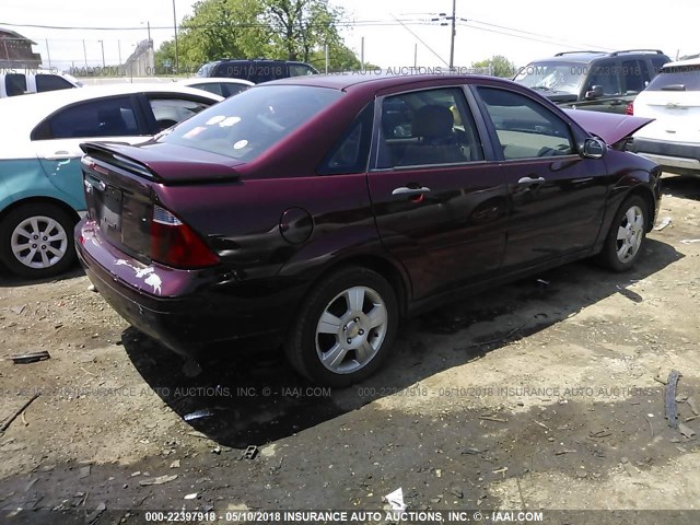 1FAHP34N27W156480 - 2007 FORD FOCUS ZX4/S/SE/SES MAROON photo 4