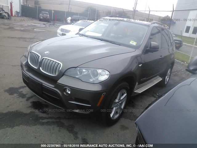 5UXZW0C52BL659663 - 2011 BMW X5 XDRIVE35D BROWN photo 2
