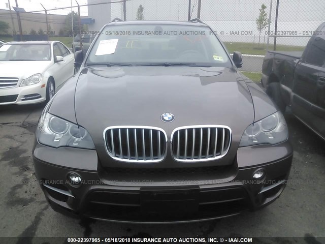 5UXZW0C52BL659663 - 2011 BMW X5 XDRIVE35D BROWN photo 6