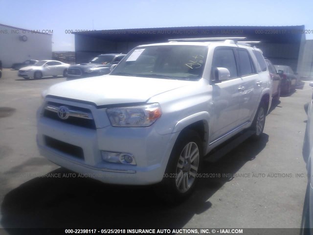 JTEBU5JR6C5089440 - 2012 TOYOTA 4RUNNER SR5/LIMITED/TRAIL WHITE photo 2