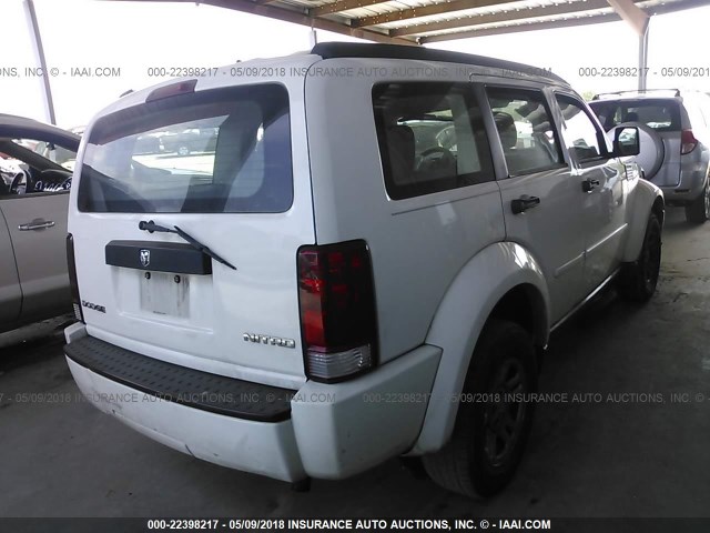 1D4PT2GK9AW107431 - 2010 DODGE NITRO SE WHITE photo 4