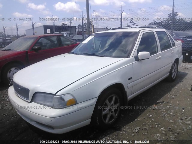 YV1LS5588W2552484 - 1998 VOLVO S70 WHITE photo 2