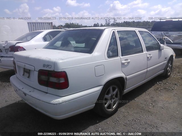 YV1LS5588W2552484 - 1998 VOLVO S70 WHITE photo 4