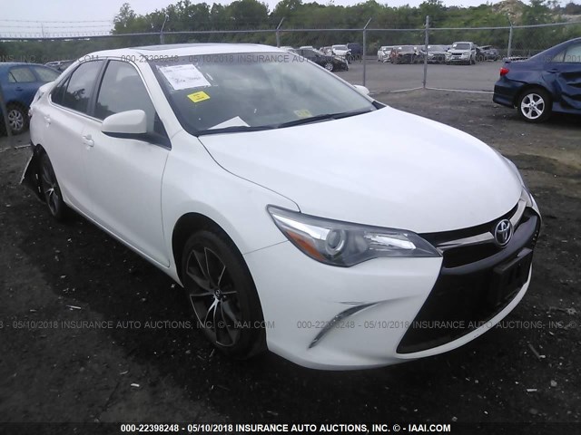 4T1BF1FK8HU636722 - 2017 TOYOTA CAMRY LE/XLE/SE/XSE WHITE photo 1