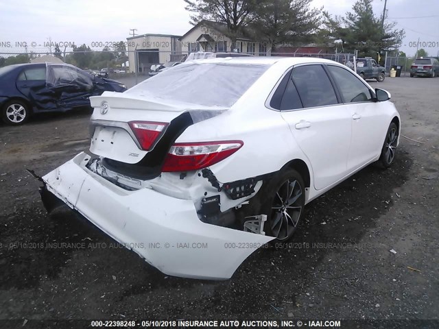 4T1BF1FK8HU636722 - 2017 TOYOTA CAMRY LE/XLE/SE/XSE WHITE photo 4