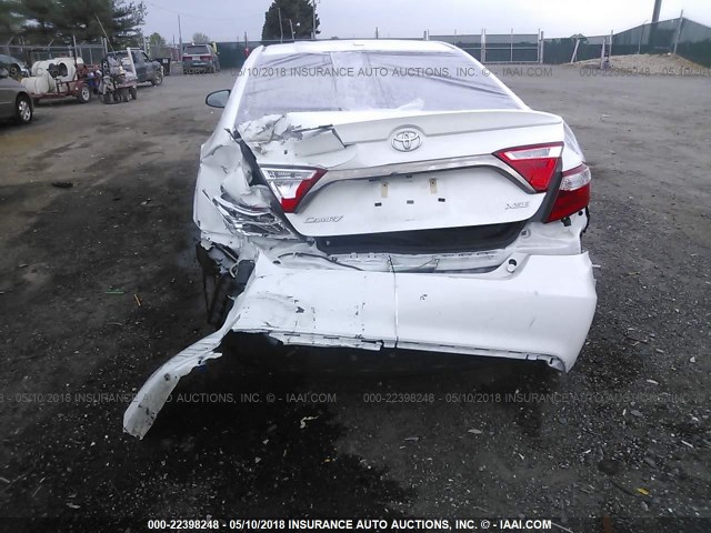 4T1BF1FK8HU636722 - 2017 TOYOTA CAMRY LE/XLE/SE/XSE WHITE photo 6