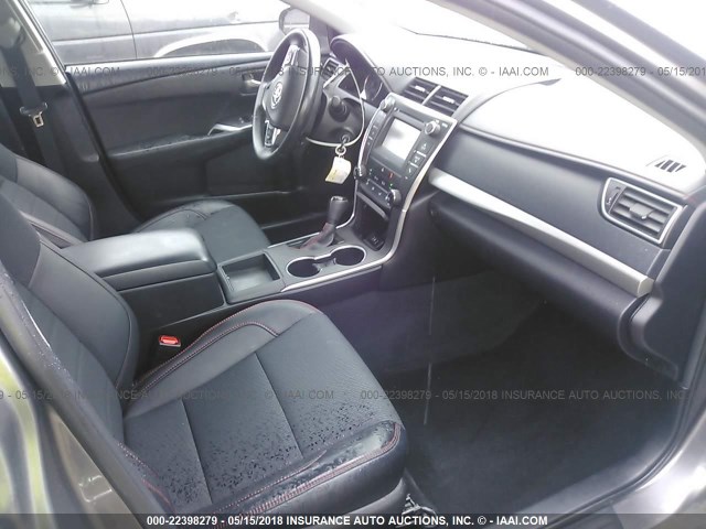 4T1BF1FK3GU118791 - 2016 TOYOTA CAMRY LE/XLE/SE/XSE GRAY photo 5