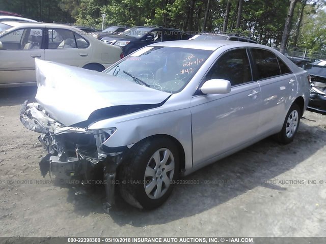 4T1BF3EK8BU753883 - 2011 TOYOTA CAMRY SE/LE/XLE SILVER photo 2