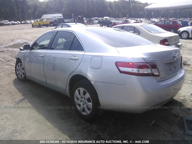 4T1BF3EK8BU753883 - 2011 TOYOTA CAMRY SE/LE/XLE SILVER photo 3