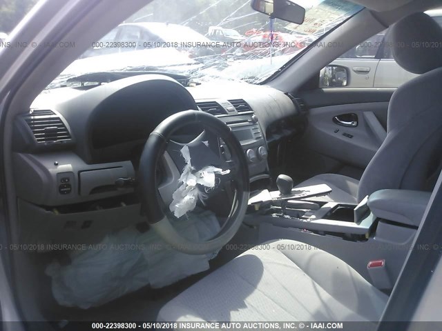 4T1BF3EK8BU753883 - 2011 TOYOTA CAMRY SE/LE/XLE SILVER photo 5