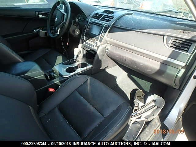 4T1BF1FK0EU370933 - 2014 TOYOTA CAMRY L/SE/LE/XLE SILVER photo 5